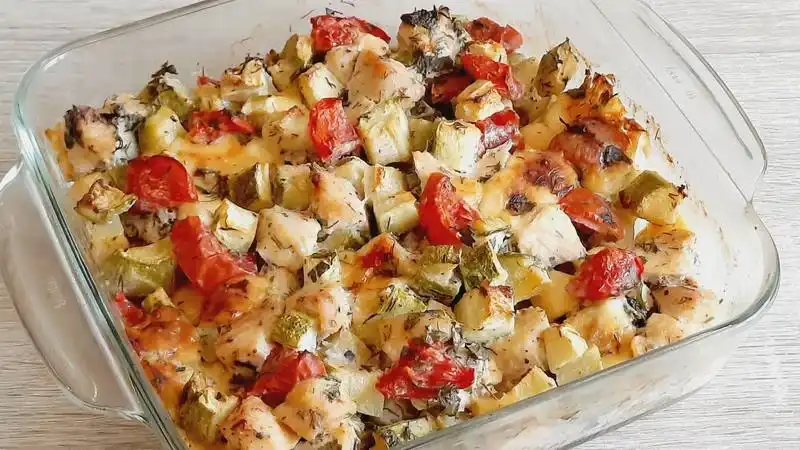 Кабачки получаются очень вкусными.Готовятся легко и просто. Время приготовления составляет около 40 минут.
И не смотря на простоту приготовления, блюдо выглядит очень красиво и имеет прекрасный вкус.