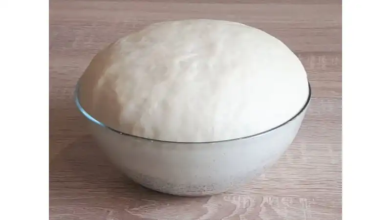 Отличный рецепт приготовления теста для пиццы. Оно получается очень вкусным. Готовится быстро и просто.<br />
Если какой-то шаг будет не понятен, вы можете наглядно увидеть его в моём видео.