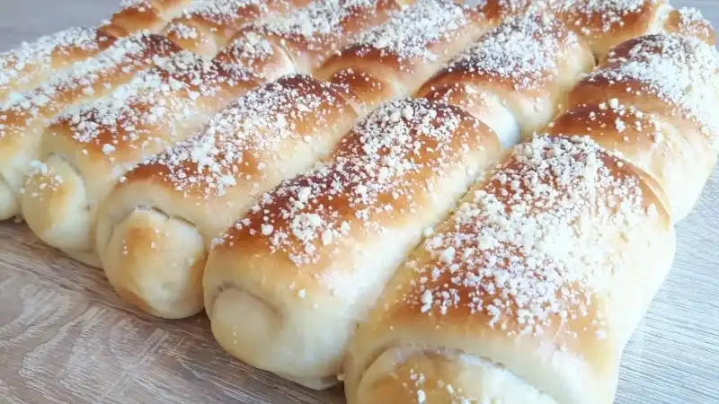 Булочки со сгущёнкой и штрейзельной крошкой вкусные и воздушные.
Булочки можно приготовить с любой начинкой.