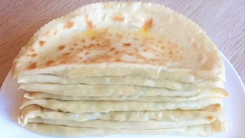 Лепёшки с зеленью на сковороде без дрожжей. Очень вкусные лепёшки с брынзой и зеленью на сковороде. Лепёшки готовятся быстро и просто.