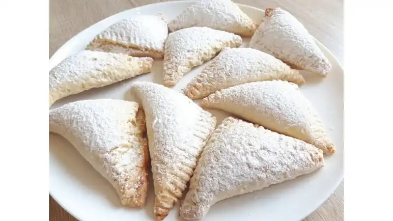 Вкуснейшее творожное печенье к чаю. Песочное печенье с творогом готовится быстро и просто.