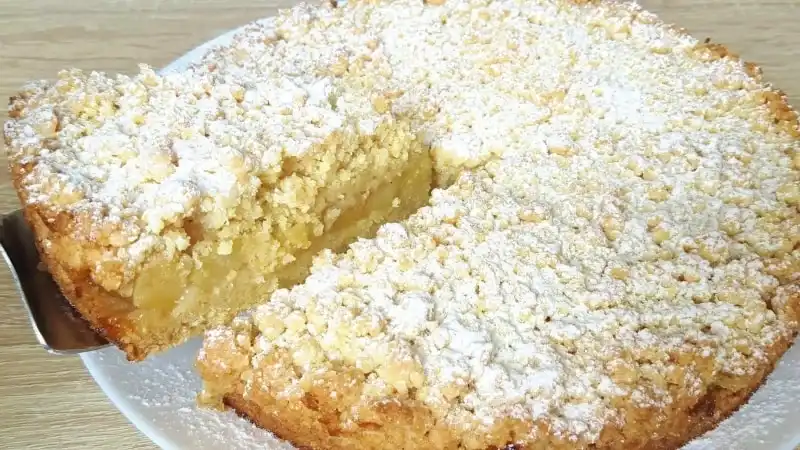 Яблочный крамбл вкусно и быстро. Вкусный песочный пирог с яблоками готовится быстро и просто.