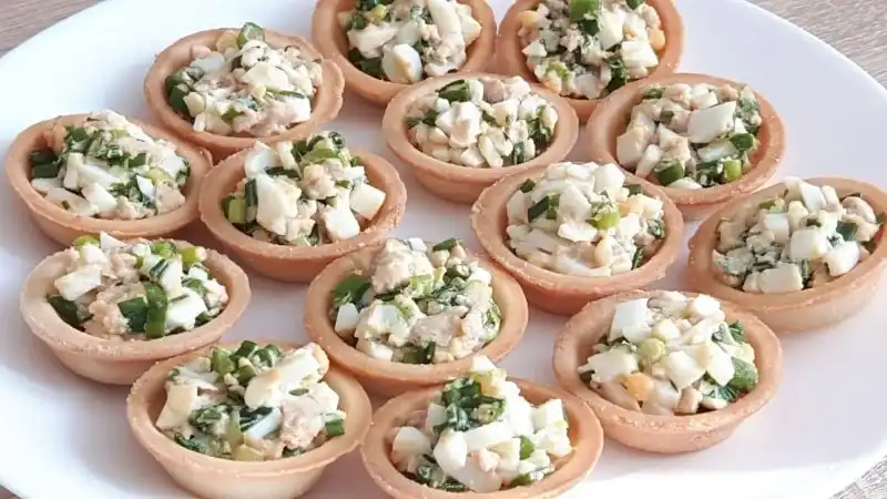 Салат получается полезным и вкусным. Отлично подходит для тех кто сидит на диете.