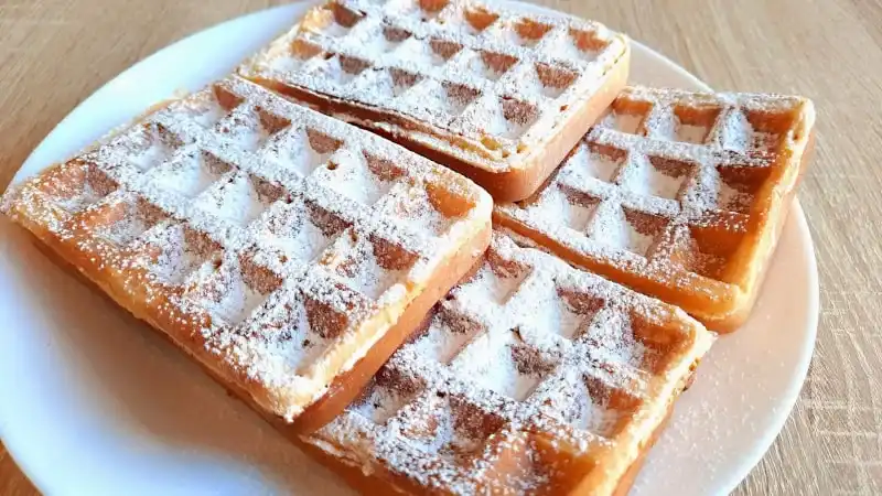 Хотите узнать как приготовить вкусные вафли в вафельнице? Тогда этот рецепт для вас.
Эти вафли готовятся быстро и получаются очень вкусными.