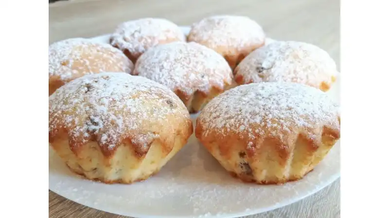 Очень вкусные творожные кексы с изюмом. Готовятся быстро и просто.<br />
Для приготовления я брала мягкий домашний творог