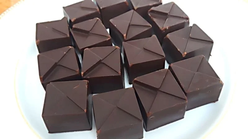 Настоящий домашний шоколад приготовить достаточно легко.<br />
При приготовлении советую использовать натуральное какао-масло и какао-тёртое.