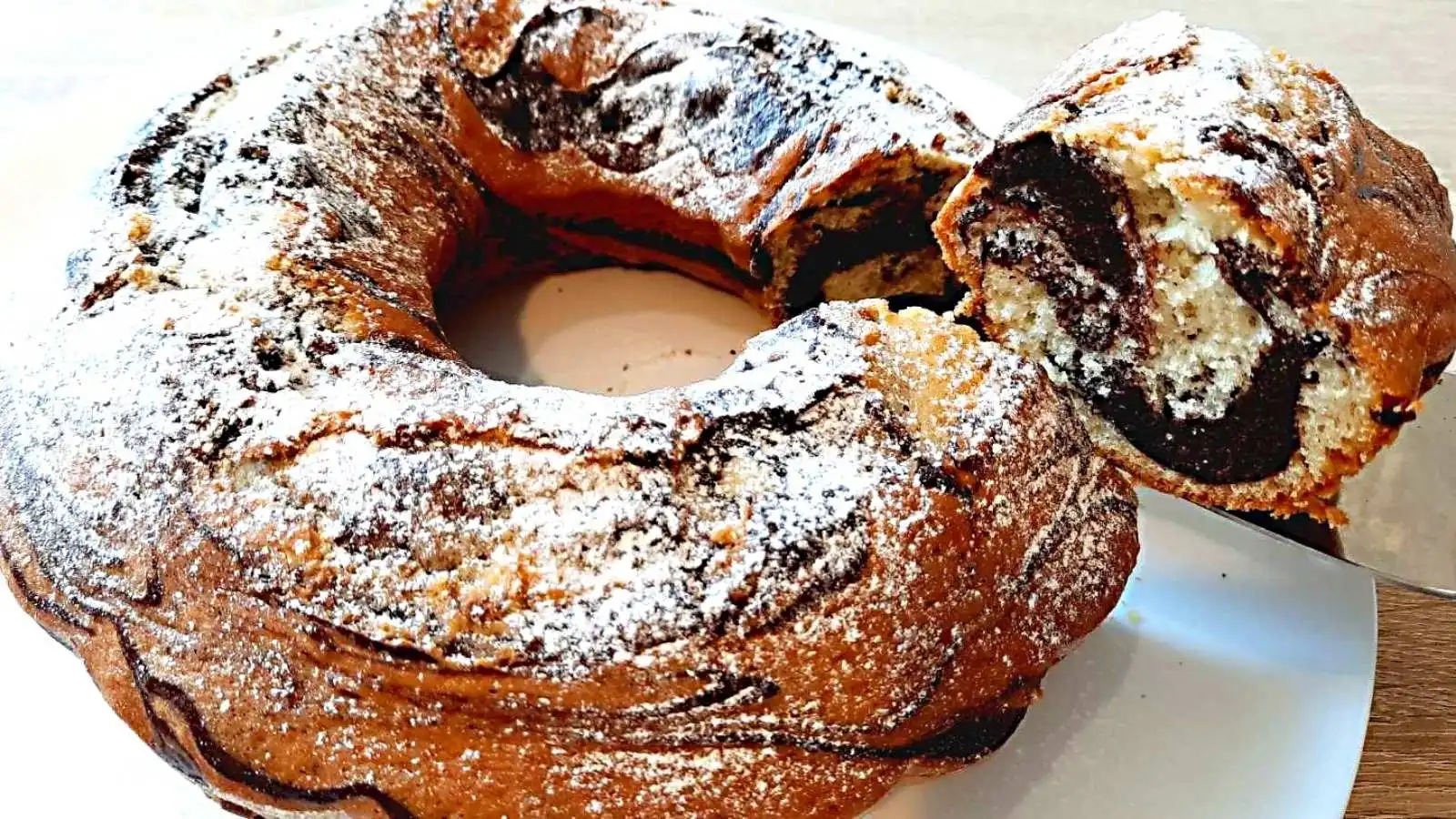 Кекс Зебра готовится быстро и просто. Кекс получается очень вкусный и воздушный.