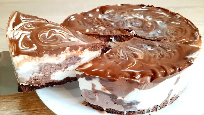 Вкуснейший торт мороженое готовится быстро и просто. Торт мороженое можно приготовить как на праздник, так и на каждый день.