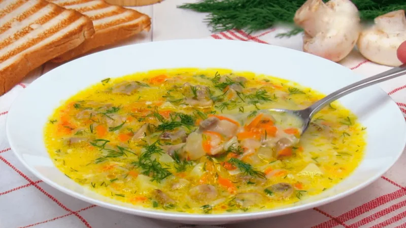 Простой рецепт очень вкусного грибного супа из шампиньонов. Суп получается очень вкусный, аппетитный,  и достаточно сытный, несмотря на то, что он без мяса. Хороший вариант аппетитного первого блюда на обед. Рекомендую попробовать.