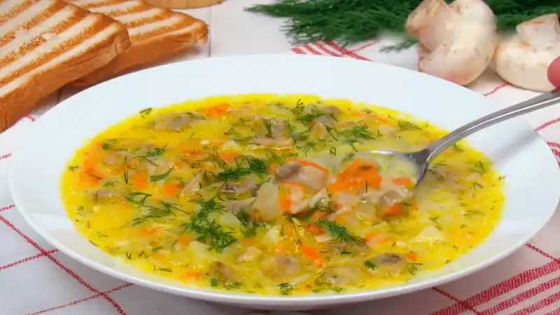 Простой рецепт очень вкусного грибного супа из шампиньонов. Суп получается очень вкусный, аппетитный, и достаточно сытный, несмотря на то, что он без мяса. Хороший вариант аппетитного первого блюда на обед. Рекомендую попробовать.