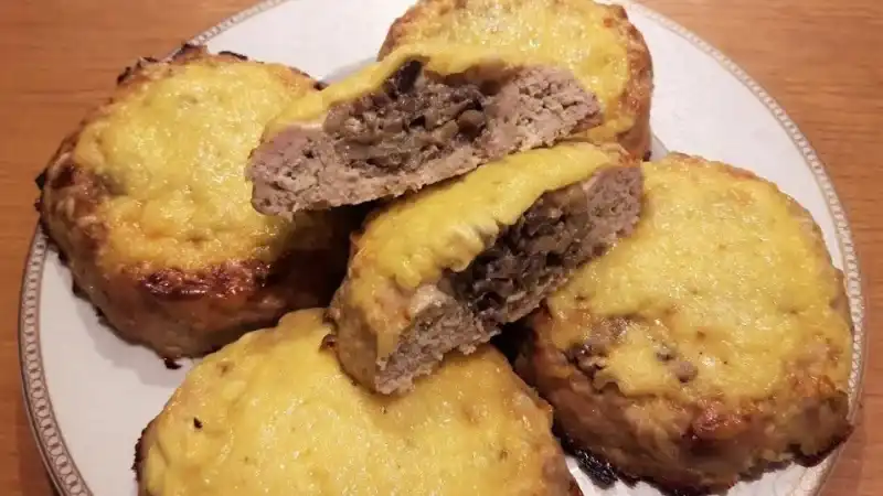 Вкусные котлеты с грибами. Выпекаются в духовке. Получаются очень вкусными. Всем советую приготовить