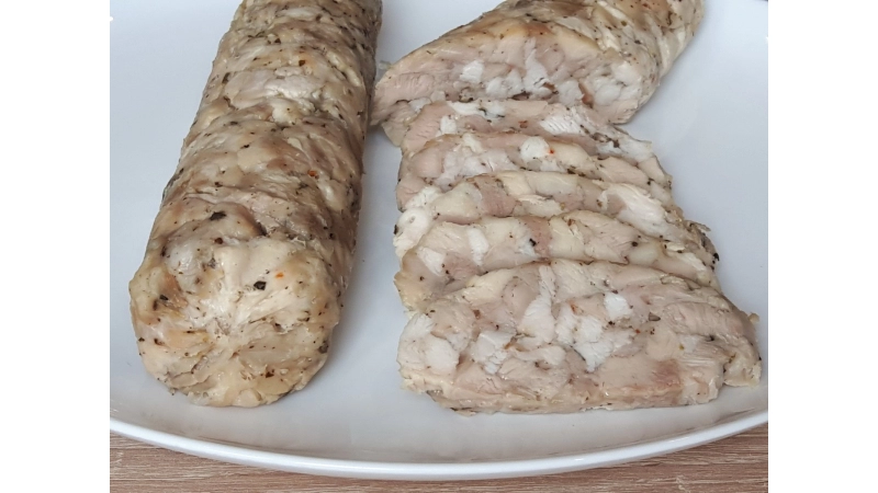 Простой рецепт очень вкусной и сочной домашней куриной колбасы. Всем советую приготовить.