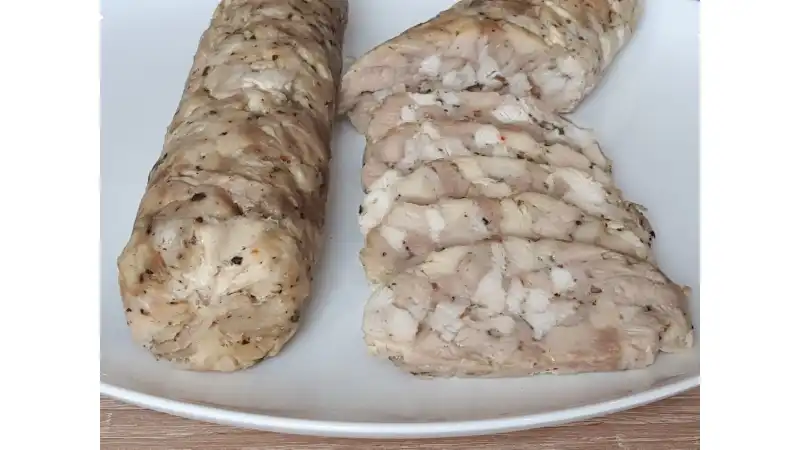 Простой рецепт очень вкусной и сочной домашней куриной колбасы. Всем советую приготовить.