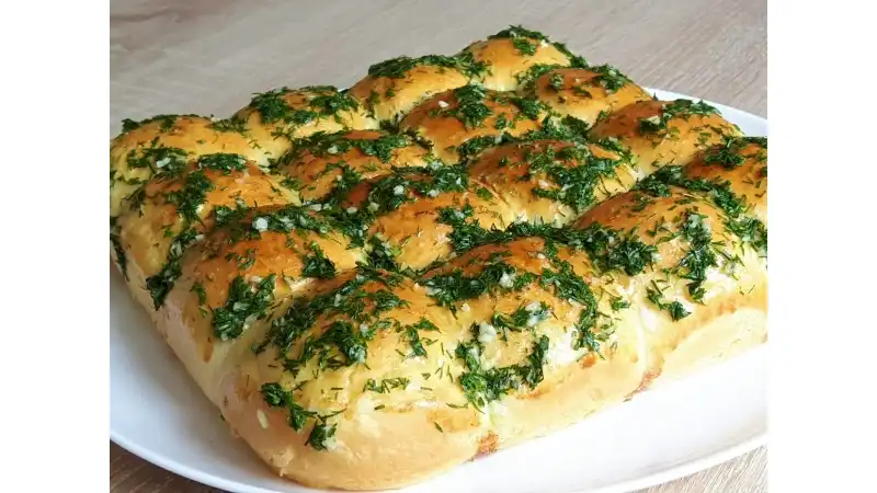 Отличный рецепт вкусных, воздушных и ароматных пампушек с чесноком. Эти булочки отлично подходят как замена хлебу