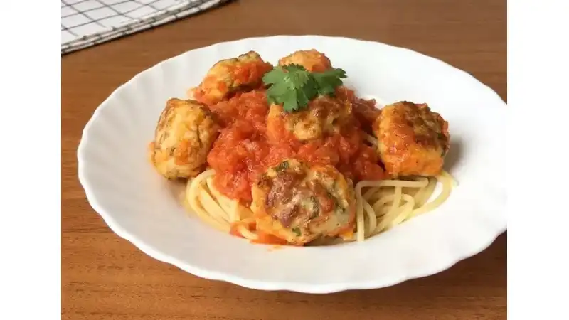 Очень вкусные, сочные и нежные Фрикадельки в Томатном Соусе. Отлично сочетаются со спагетти