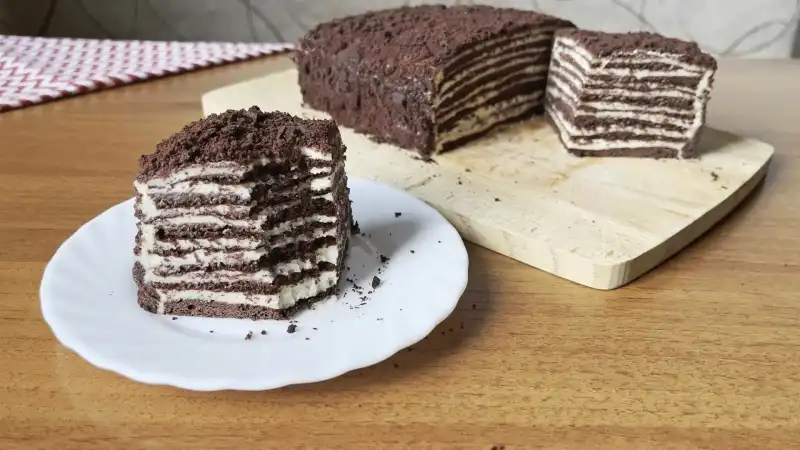 Вкуснейший и простой в приготовлении торт "Спартак" или Шоколадный Медовик.<br />
Шоколадно-медовые коржи и нежный сметанно-заварной крем.